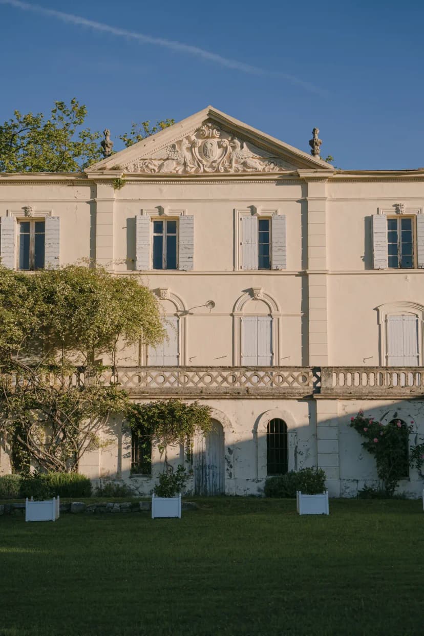 Evening light on the façade of Château des Platanes